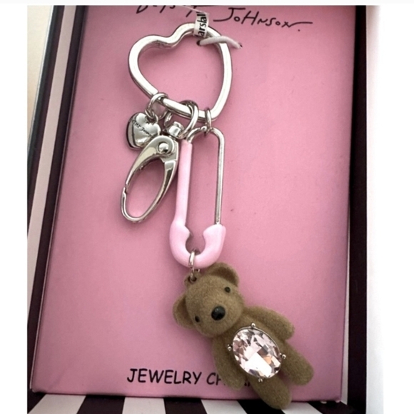🤎🔹️Betsey Johnson🔹️ Paperclip  Brown Teddy Bear Keychain Bag Charm - Picture 3 of 3